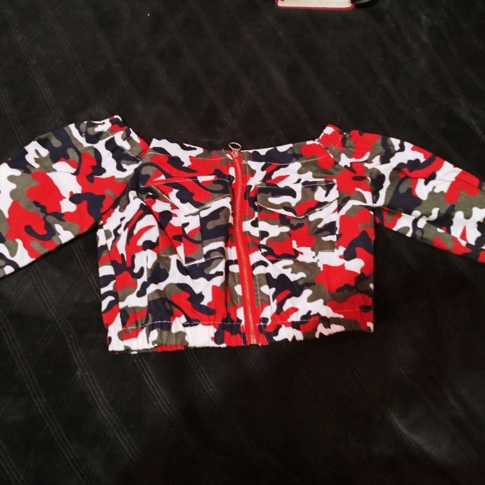 36 Point 5 Camo Crop Top Size Small
